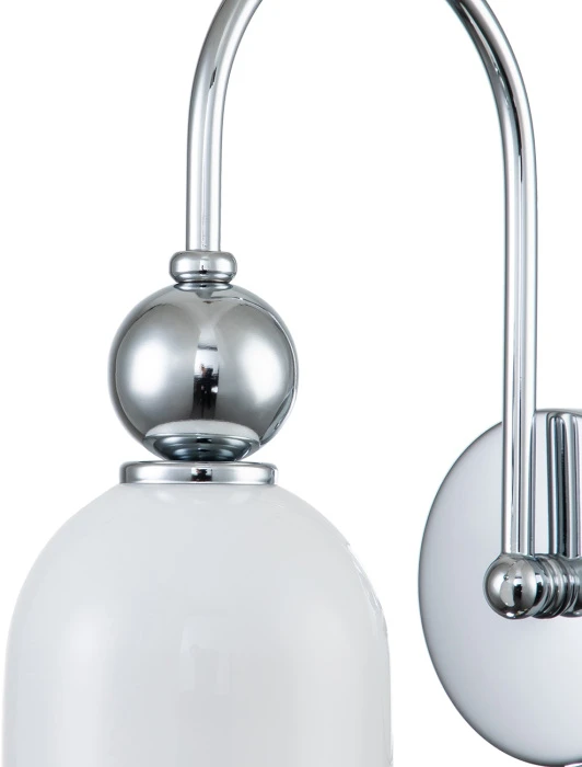 686/1A Chrome Escada